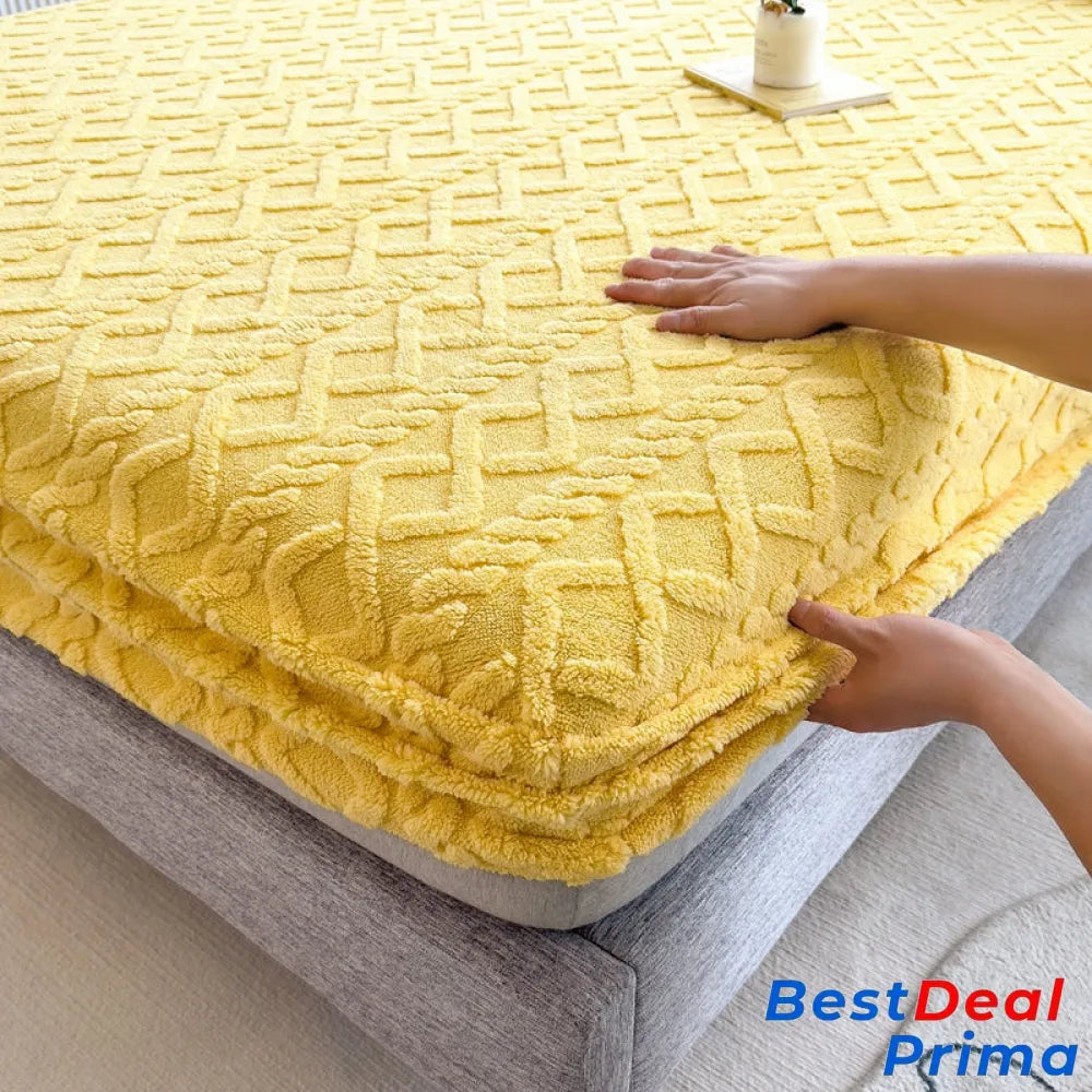 Velbed Embossed Velvet Jacquard Bed Cover Yellow / Queen 152.4X203.2X30.5Cm (60X80X12 In) Home